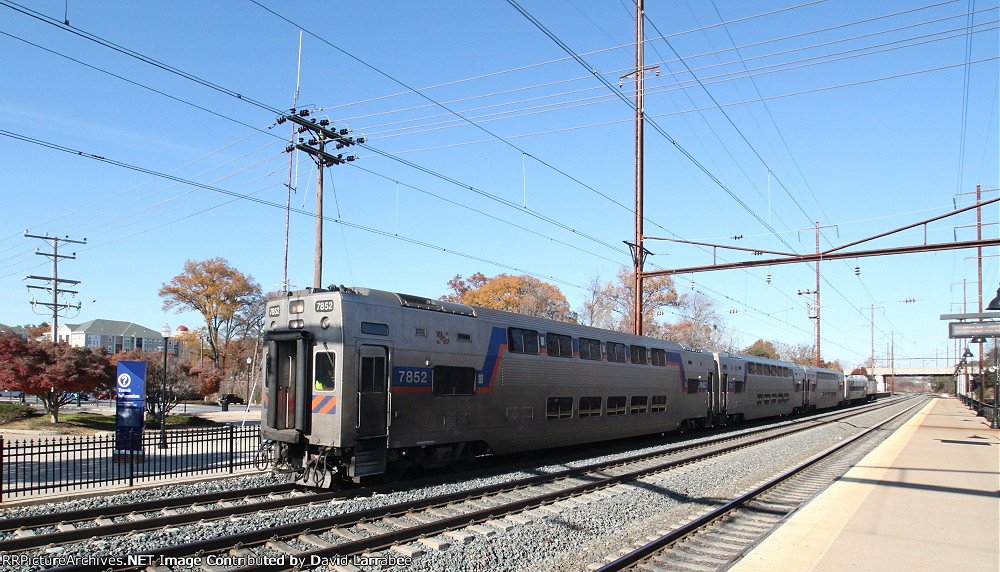 Marc 7852 leading train 485